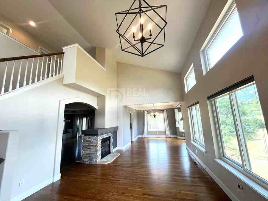 5016 Briscoglen Dr - Photo 2 of 28