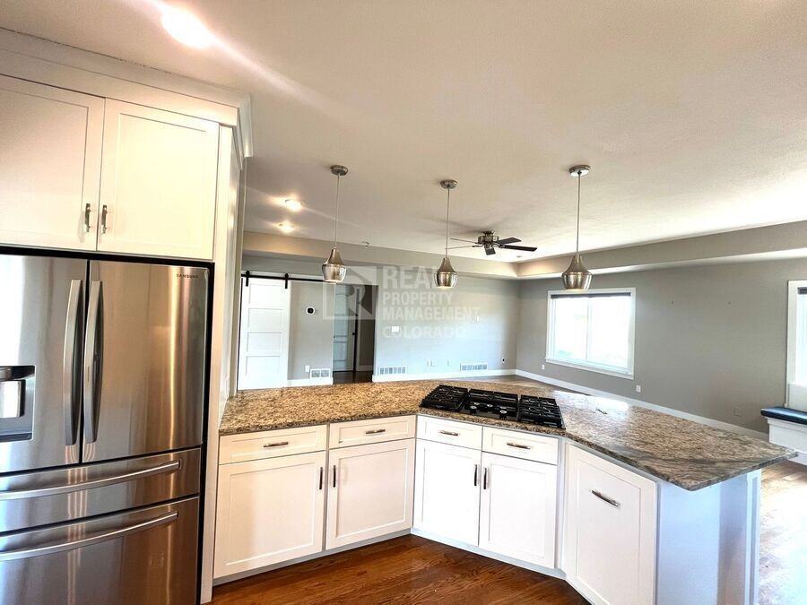 5016 Briscoglen Dr - Photo 5 of 28