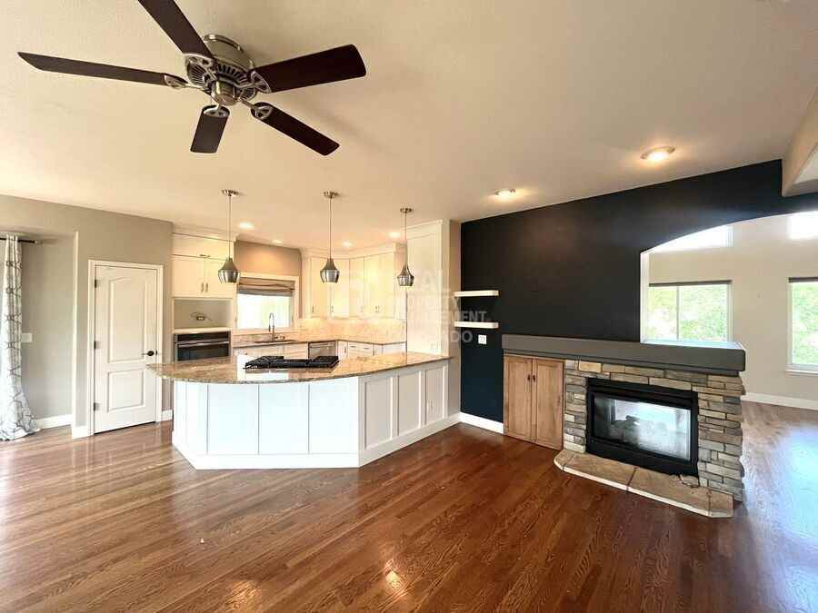 5016 Briscoglen Dr - Photo 7 of 28