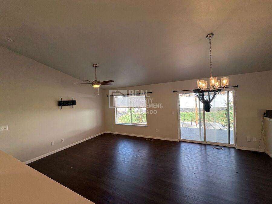 4209 Yellowbells Dr - Photo 5 of 16