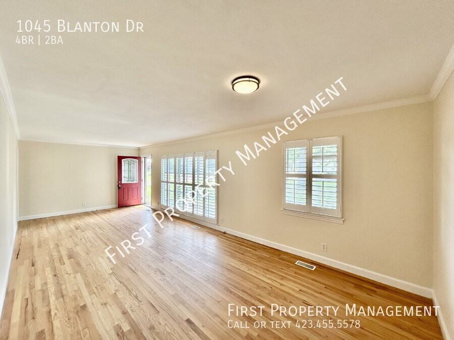 1045 Blanton Dr - Photo 5 of 23