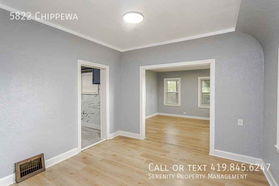 5822 Chippewa Rd - Photo 4 of 19