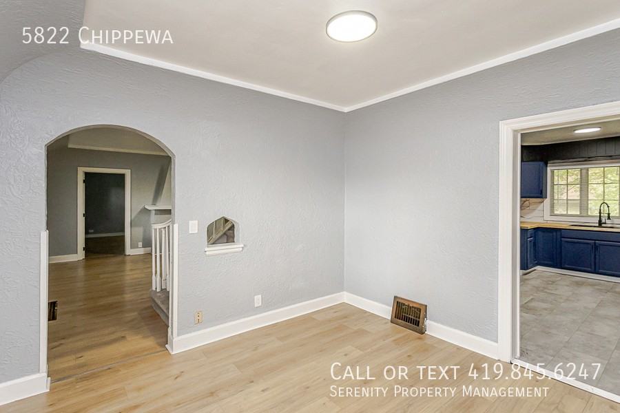 5822 Chippewa Rd - Photo 5 of 19