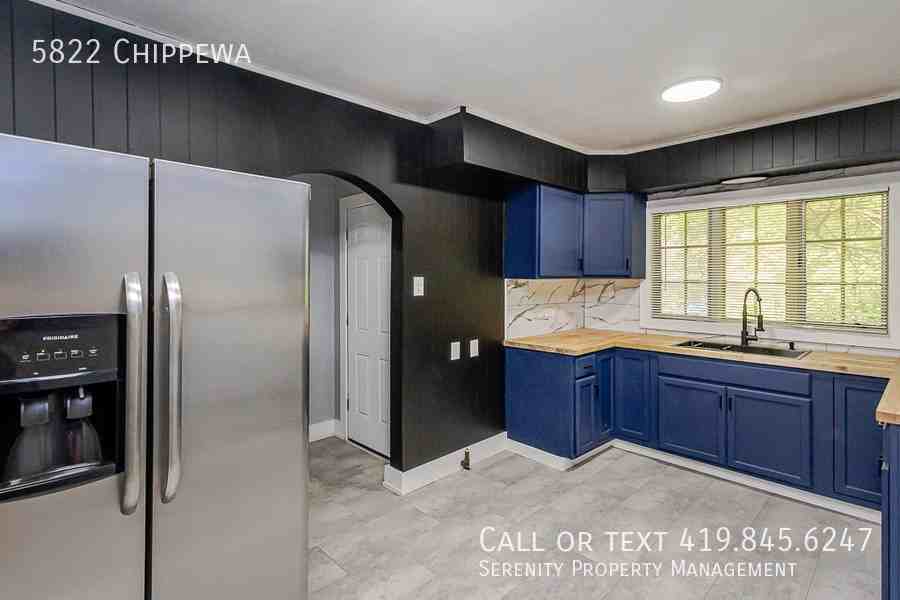 5822 Chippewa Rd - Photo 6 of 19
