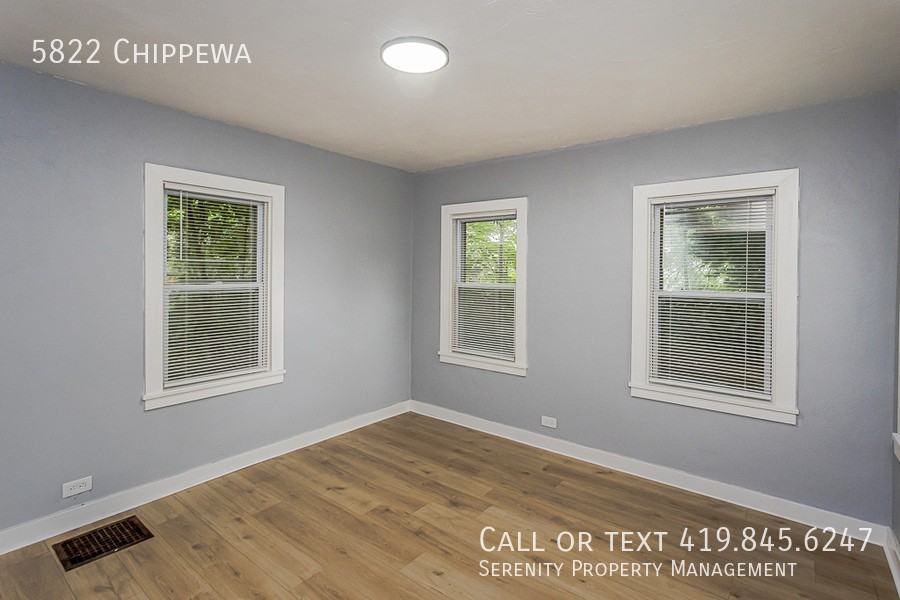 5822 Chippewa Rd - Photo 7 of 19