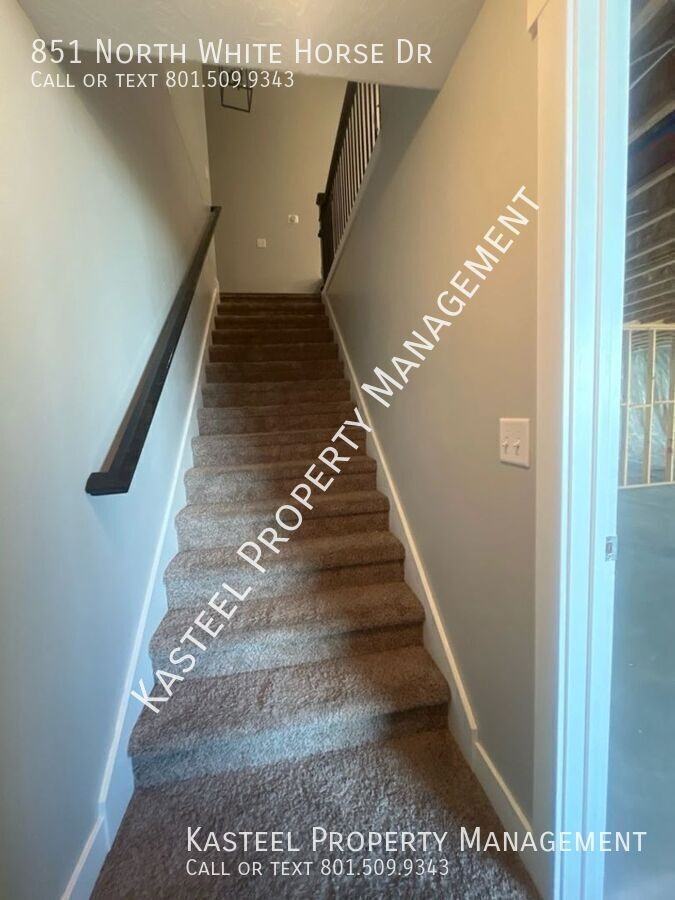 851 N White Horse Dr - Photo 7 of 17