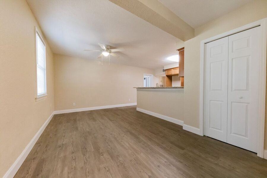 638 W Central Ave - Photo 3 of 9