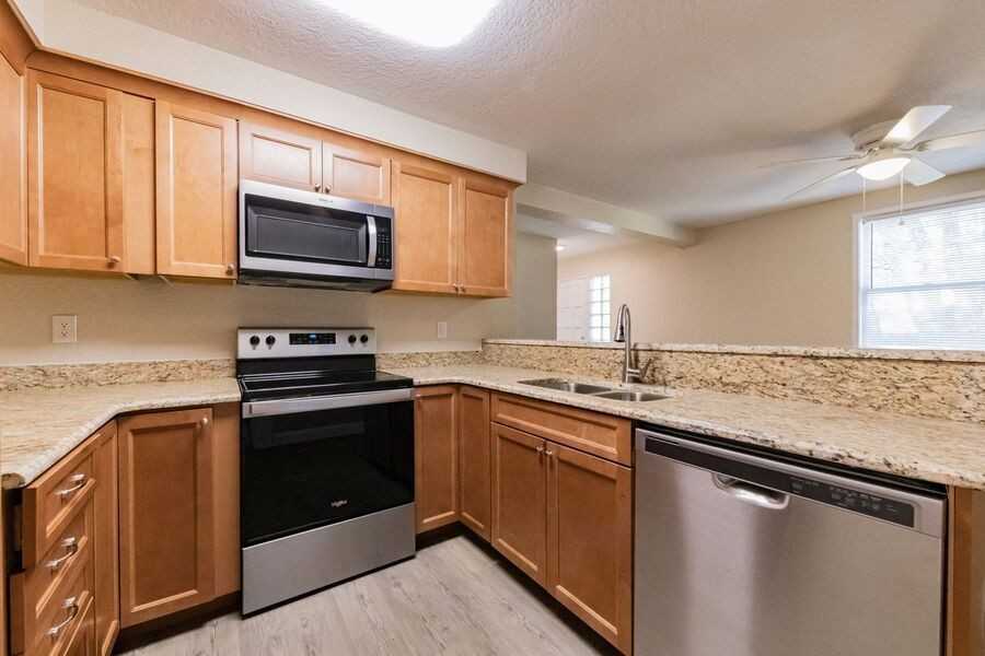 638 W Central Ave - Photo 5 of 9
