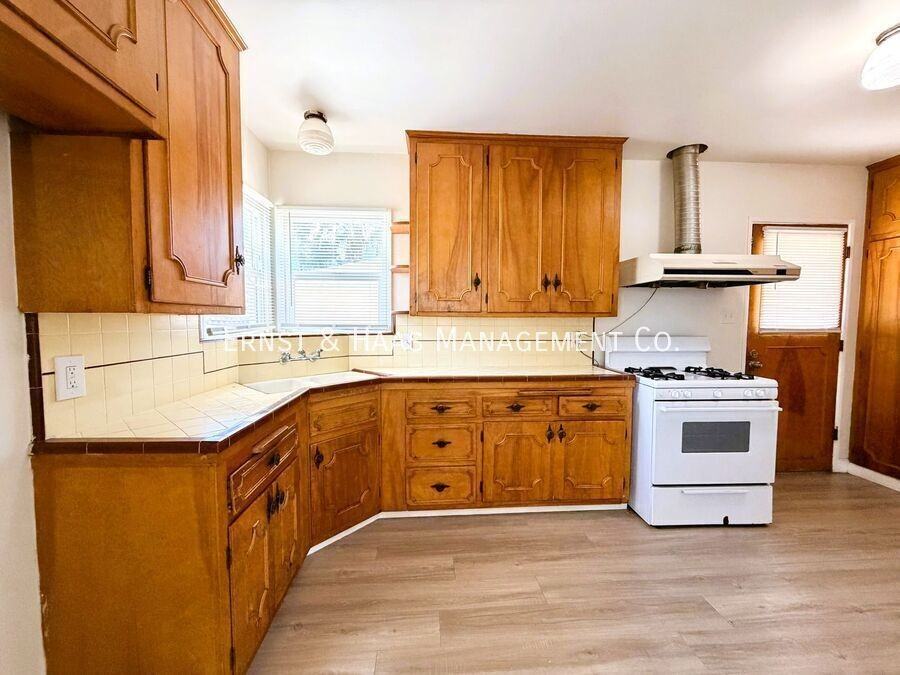 12911 Whitewood Ave - Photo 7 of 20