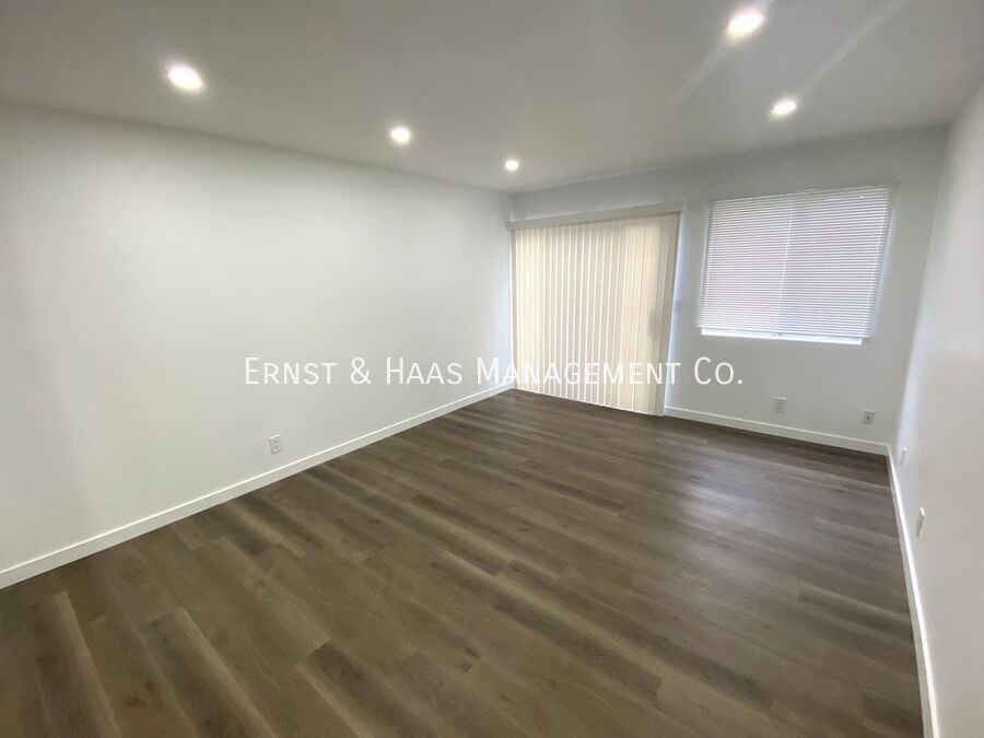 6673 Hammond Ave - Photo 2 of 12