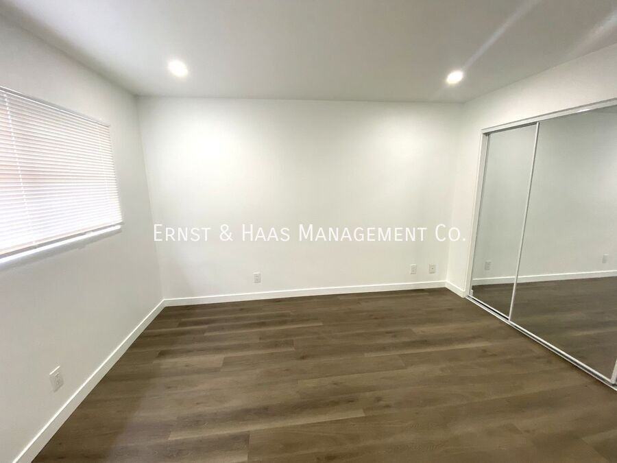 6673 Hammond Ave - Photo 5 of 12