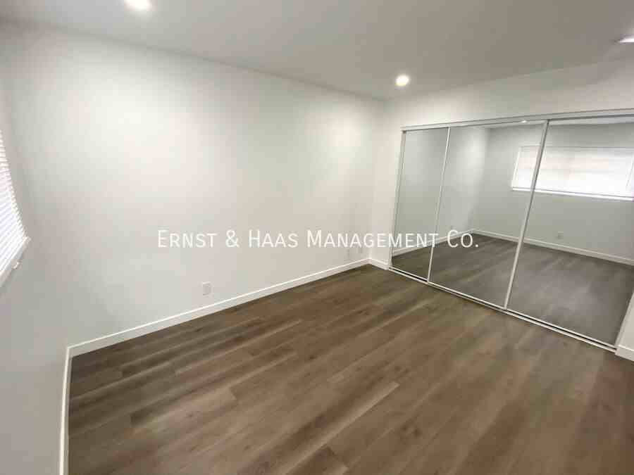 6673 Hammond Ave - Photo 6 of 12