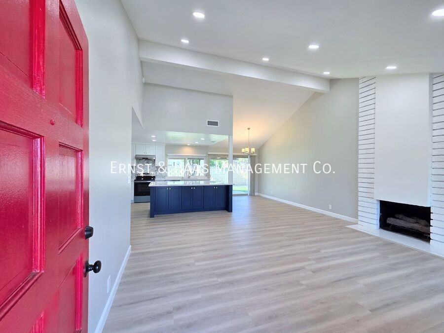 13118 Carolyn St - Photo 3 of 27