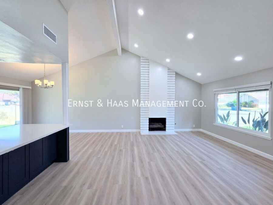 13118 Carolyn St - Photo 5 of 27