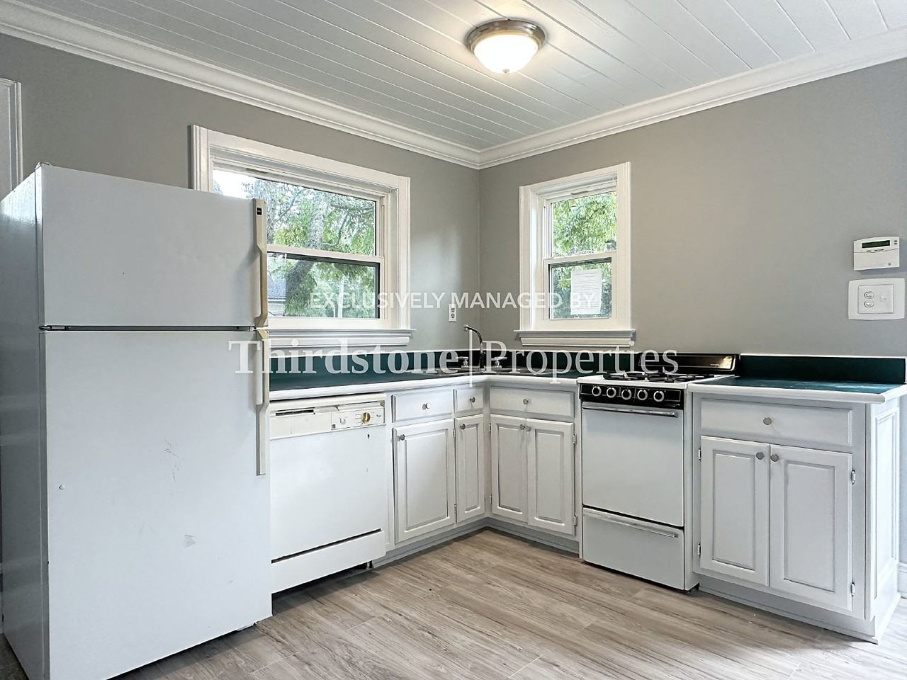 2965 Armstrong St #B - Photo 2 of 14