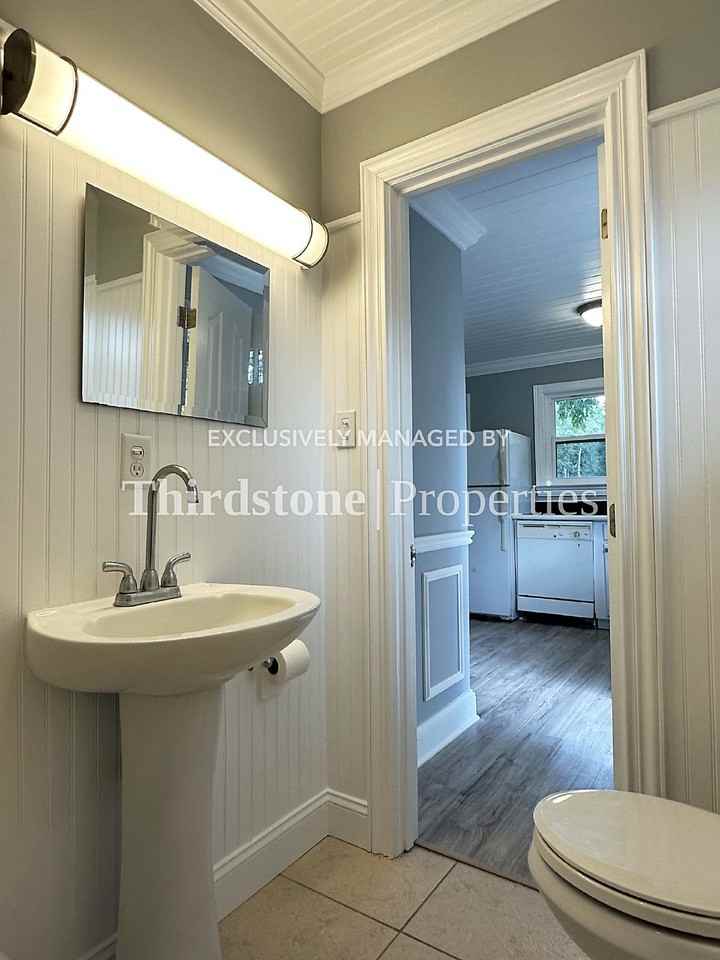 2965 Armstrong St #B - Photo 3 of 14