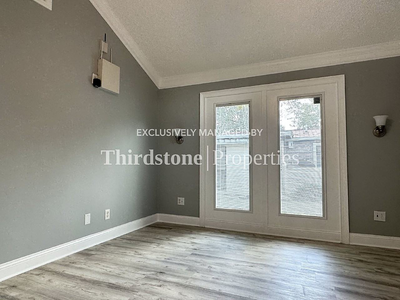 2965 Armstrong St #B - Photo 5 of 14