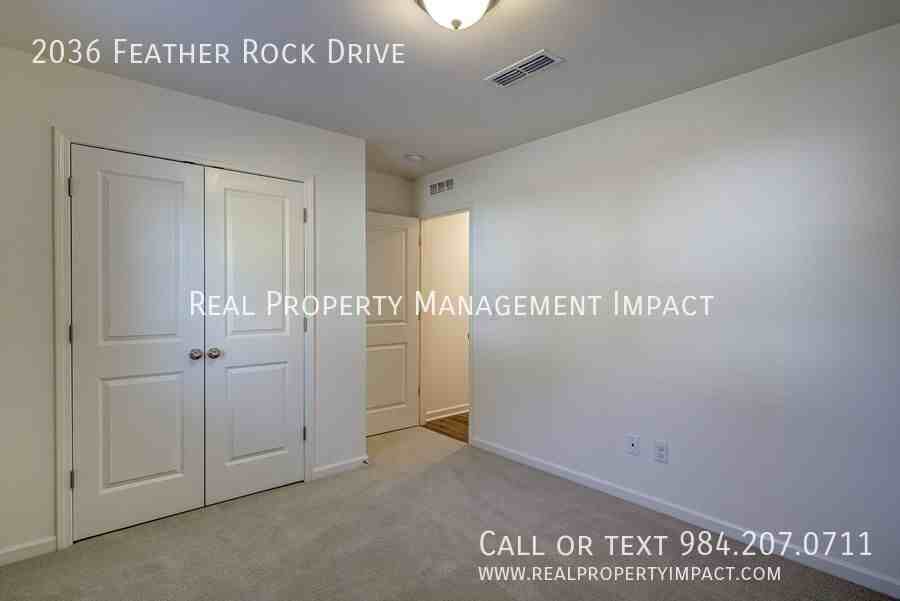 2036 Feather Rock Dr - Photo 7 of 38