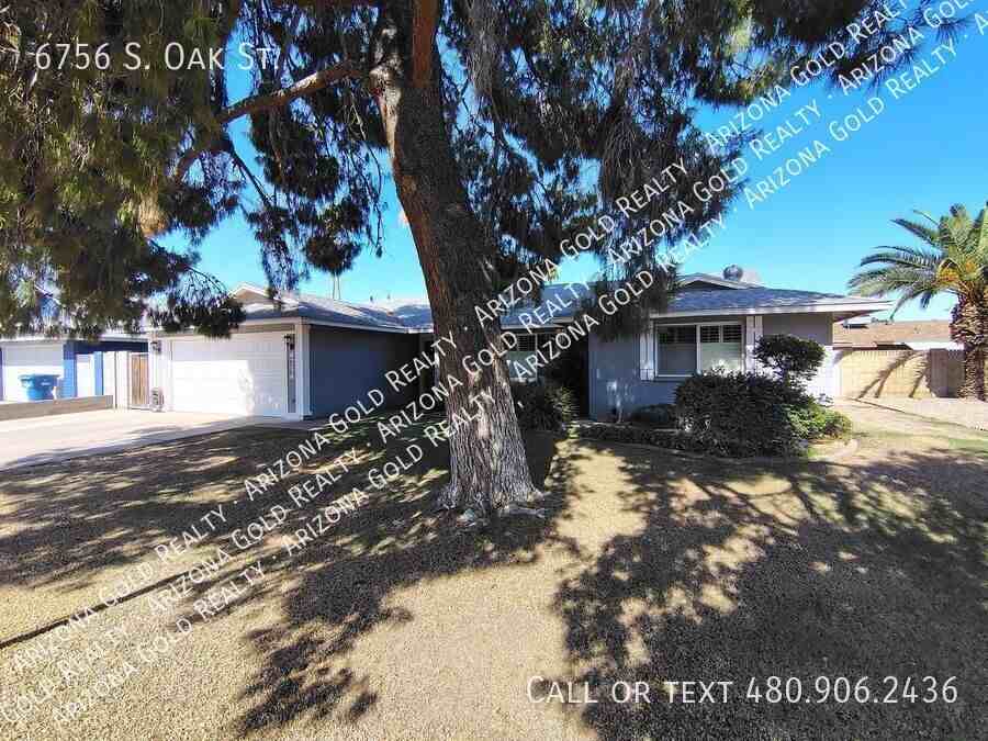 6756 S Oak St - Photo 3 of 34