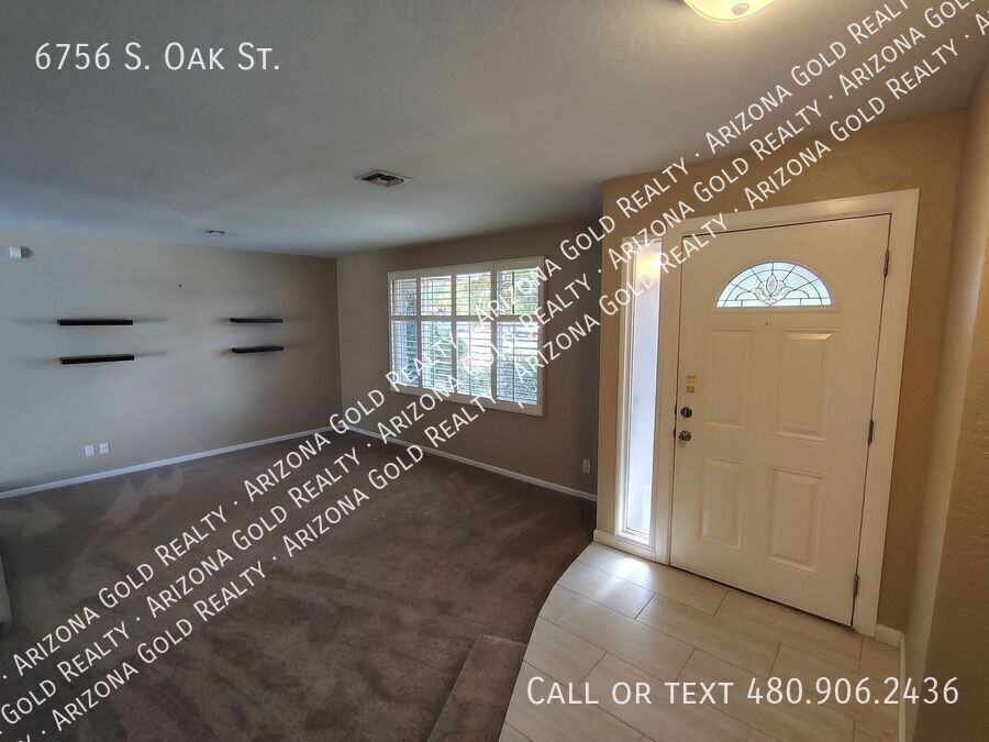 6756 S Oak St - Photo 4 of 34