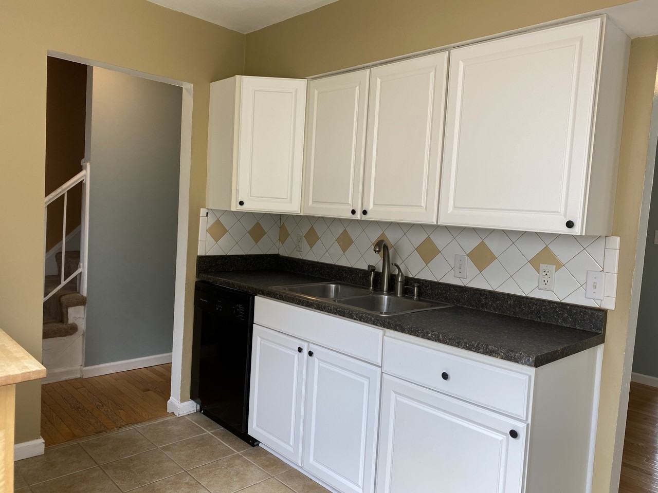 67 Bristol Ct - Photo 2 of 10