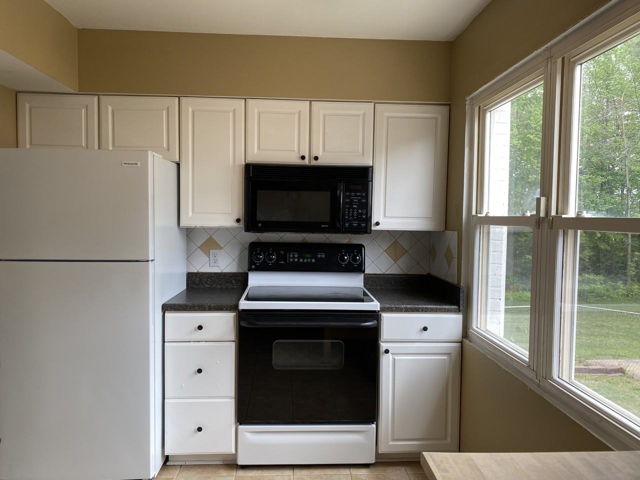 67 Bristol Ct - Photo 3 of 10