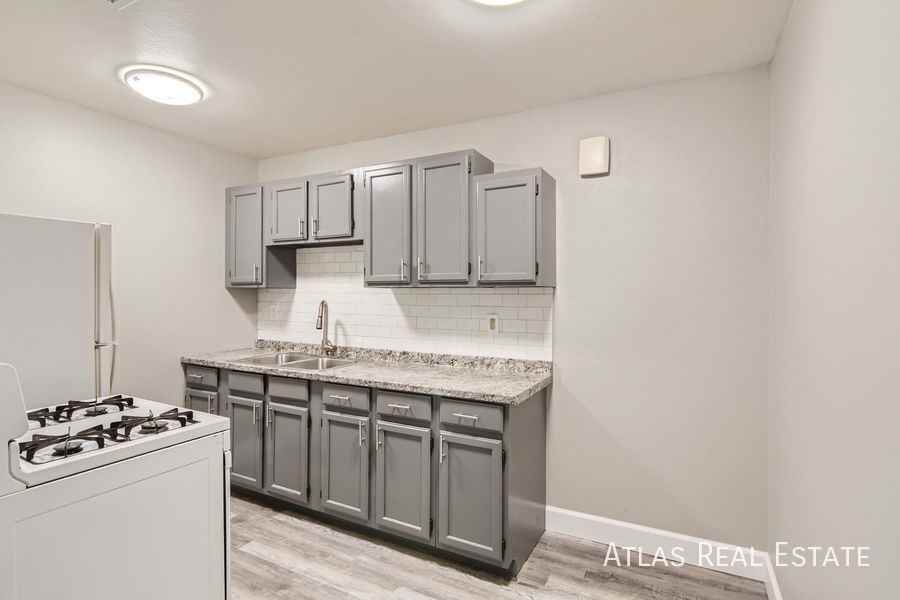 321 May Dr - Photo 2 of 17