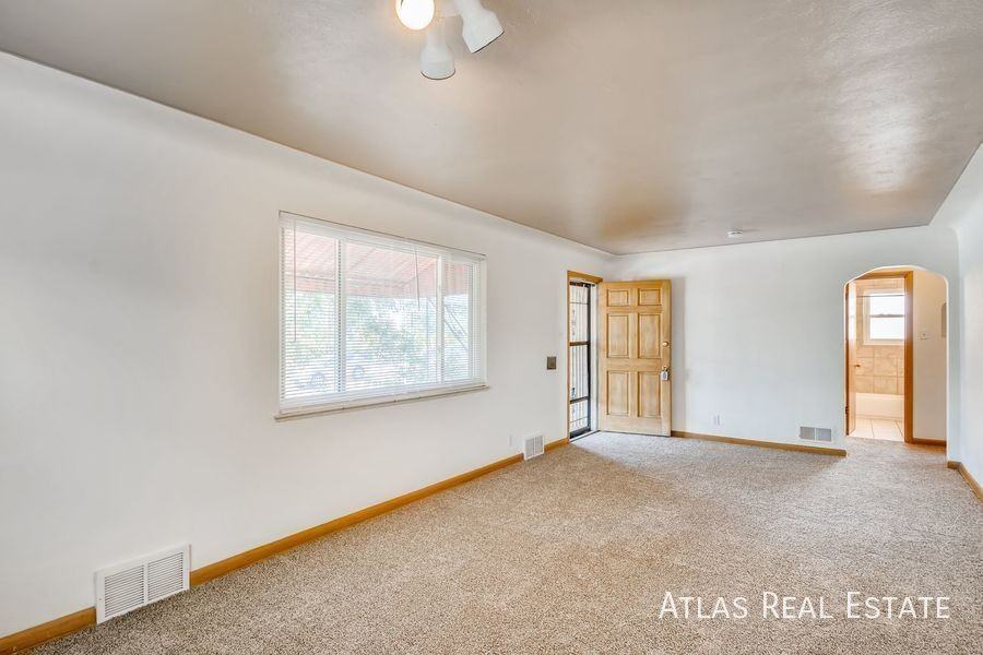 2714 Grove St - Photo 2 of 32