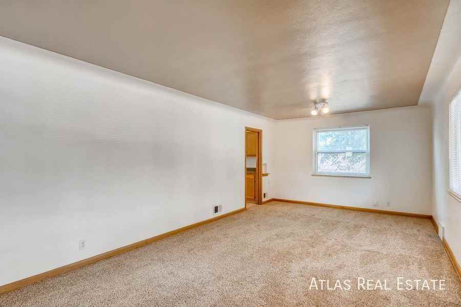 2714 Grove St - Photo 3 of 32