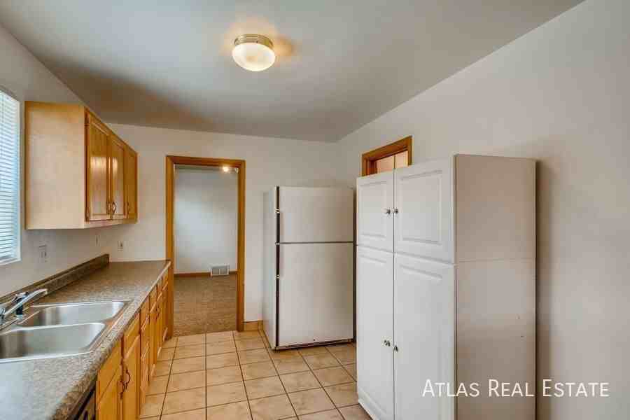 2714 Grove St - Photo 4 of 32