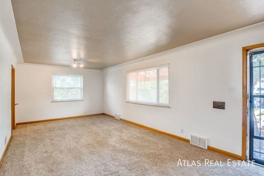 2714 Grove St - Photo 5 of 35