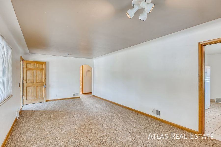 2714 Grove St - Photo 4 of 35