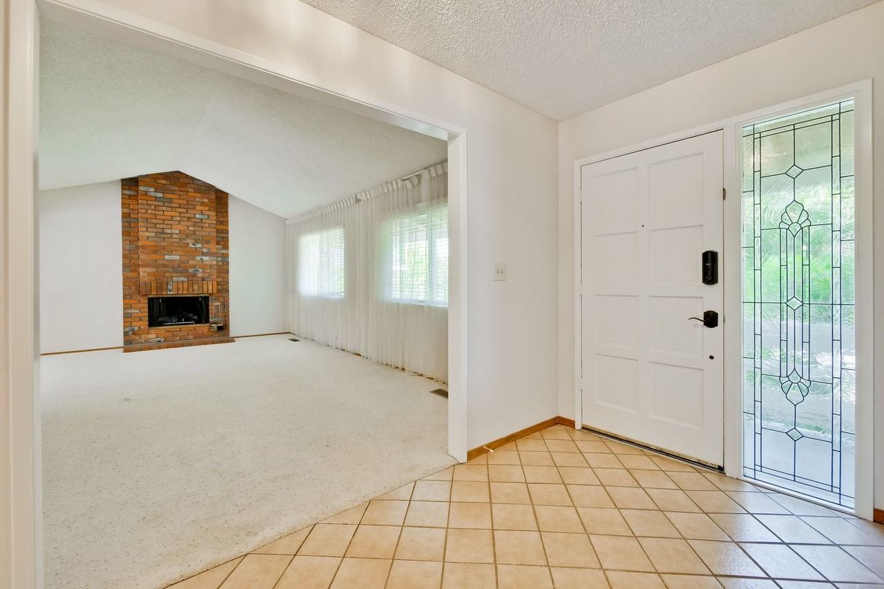 21940 Rucker Dr - Photo 3 of 32