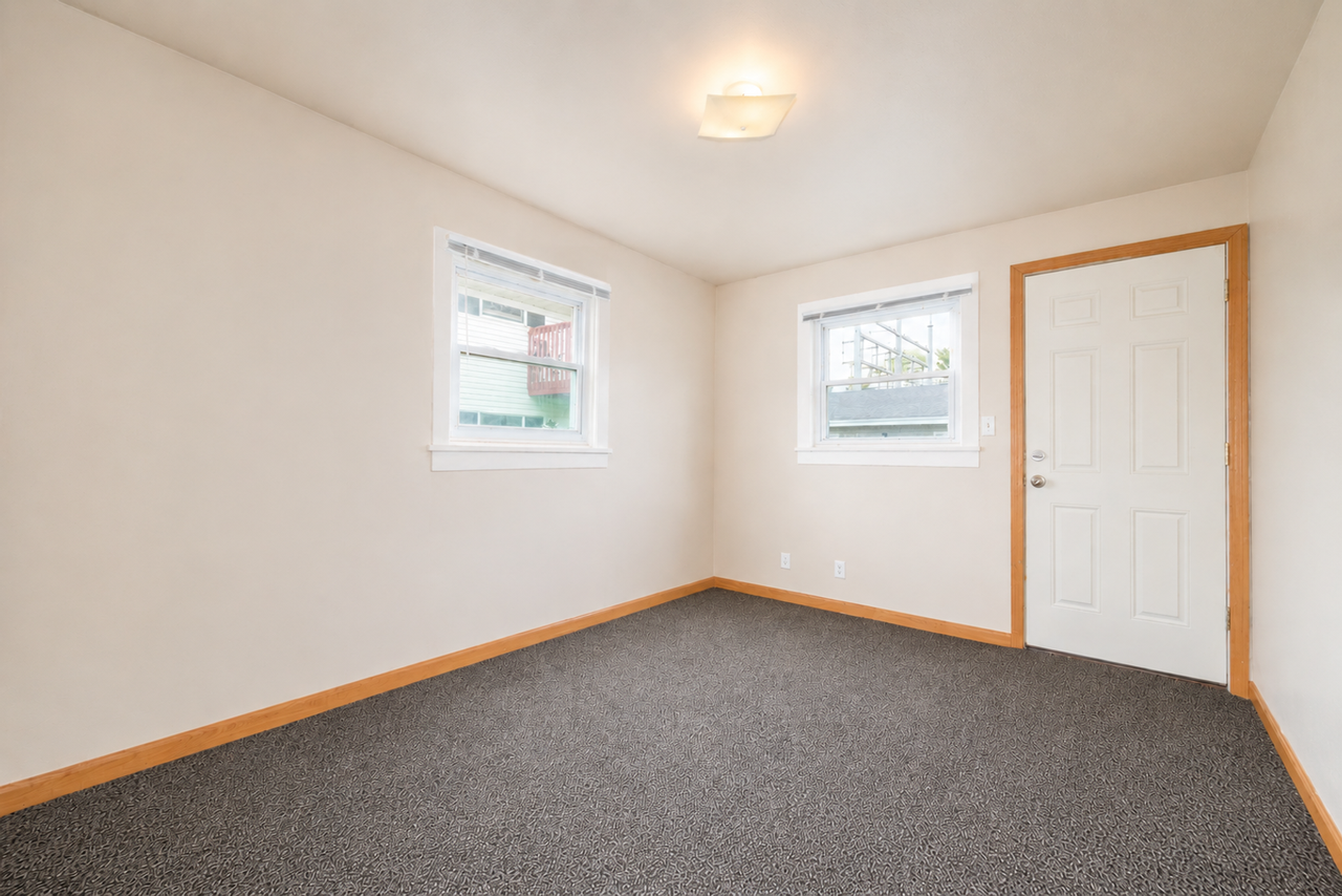 151 W Adams St - Photo 3 of 12