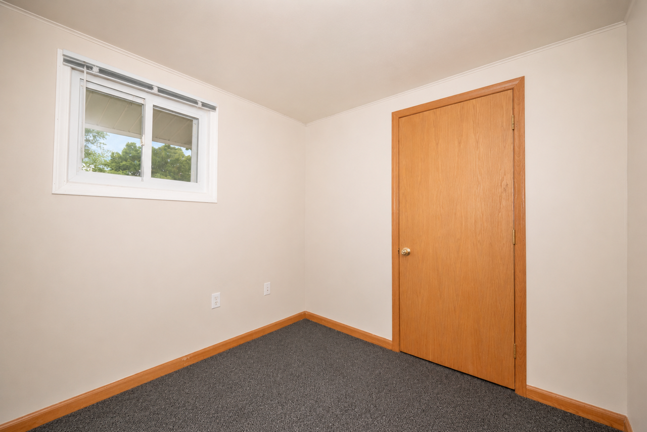 151 W Adams St - Photo 5 of 12