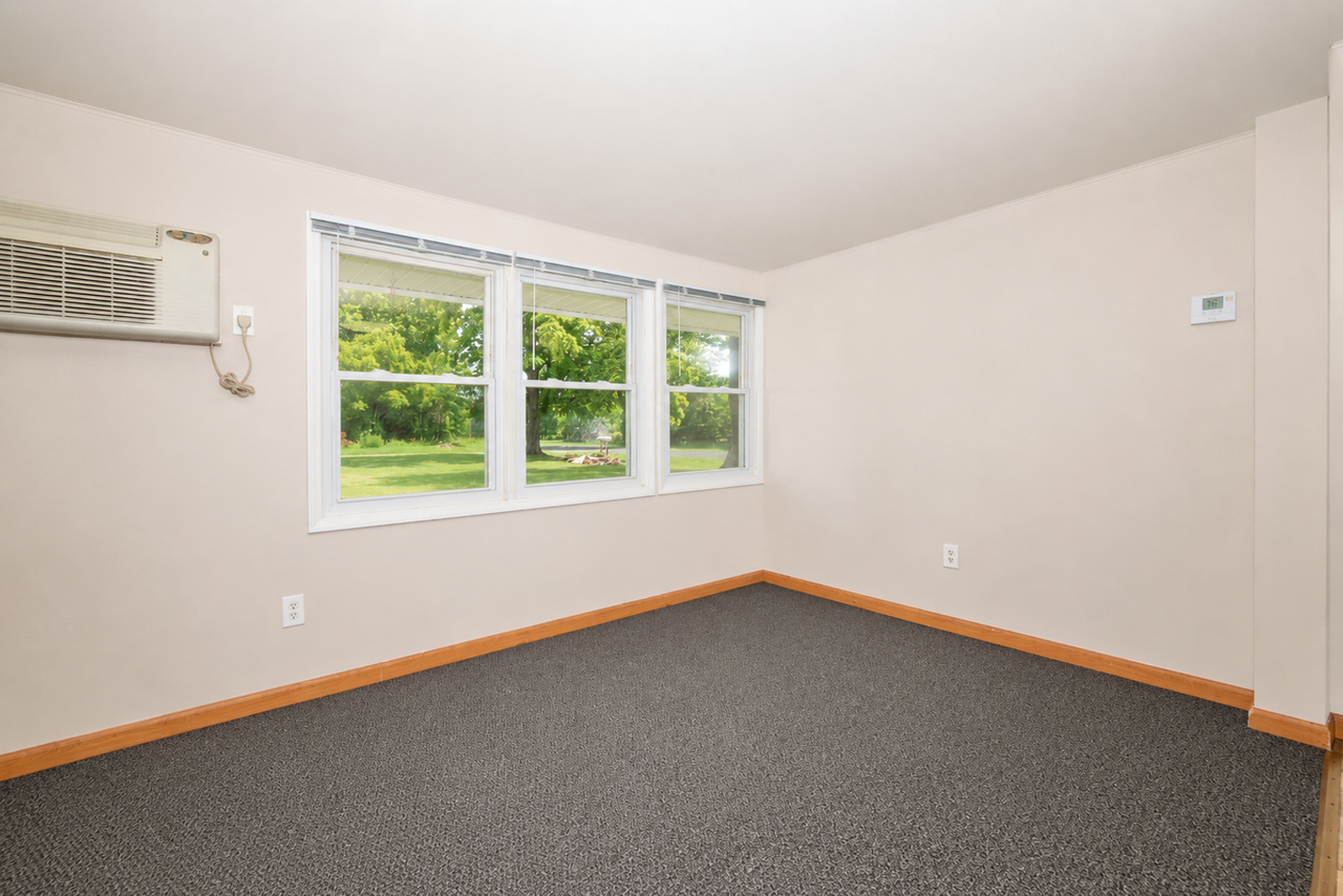 151 W Adams St - Photo 7 of 12