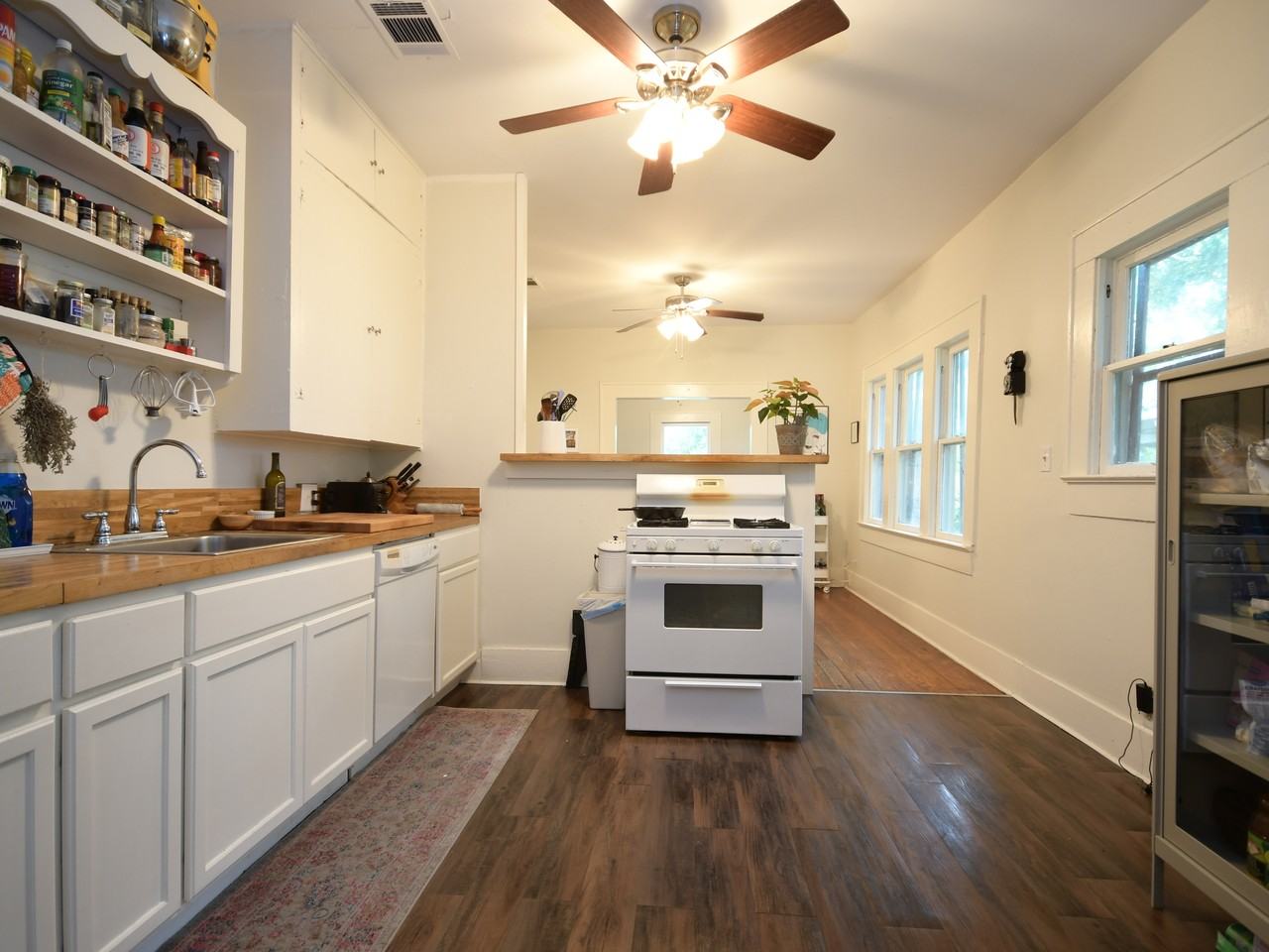 302 W 34th St #NA - Photo 5 of 13