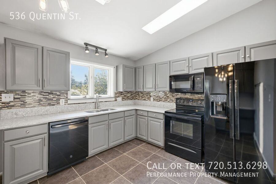 536 Quentin St - Photo 2 of 30
