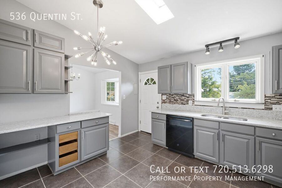 536 Quentin St - Photo 3 of 30