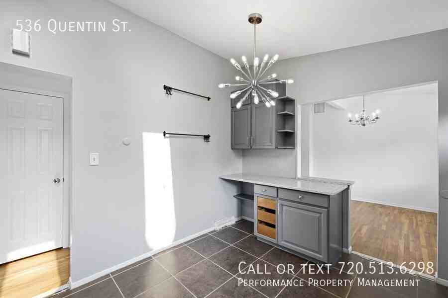 536 Quentin St - Photo 4 of 30