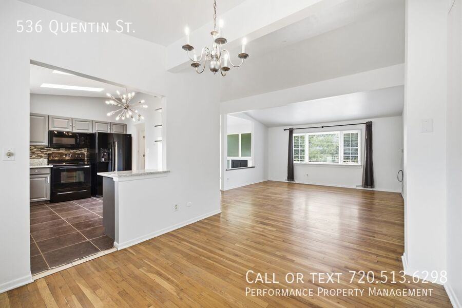 536 Quentin St - Photo 5 of 30