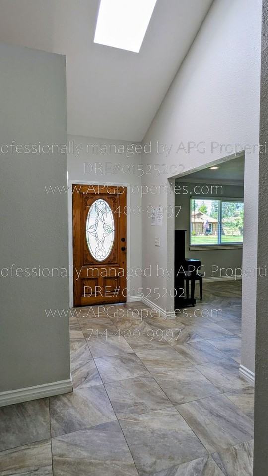 15068 Mountain Spring St - Photo 3 of 30
