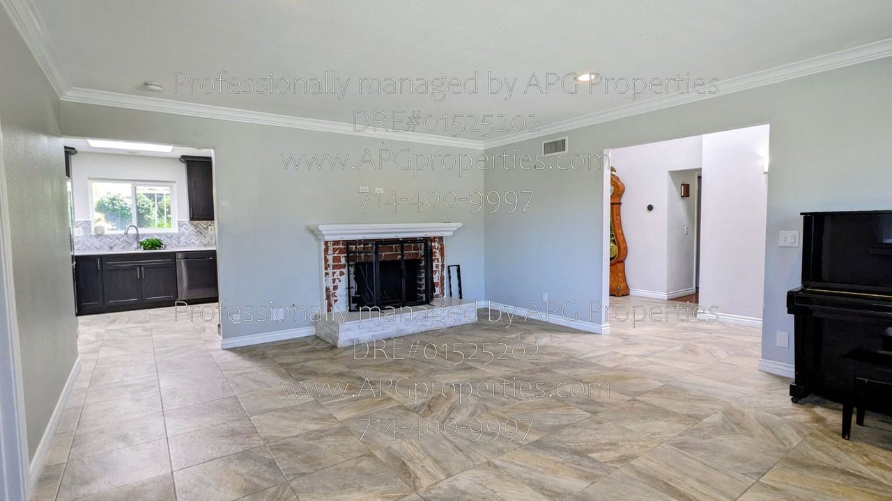 15068 Mountain Spring St - Photo 4 of 30
