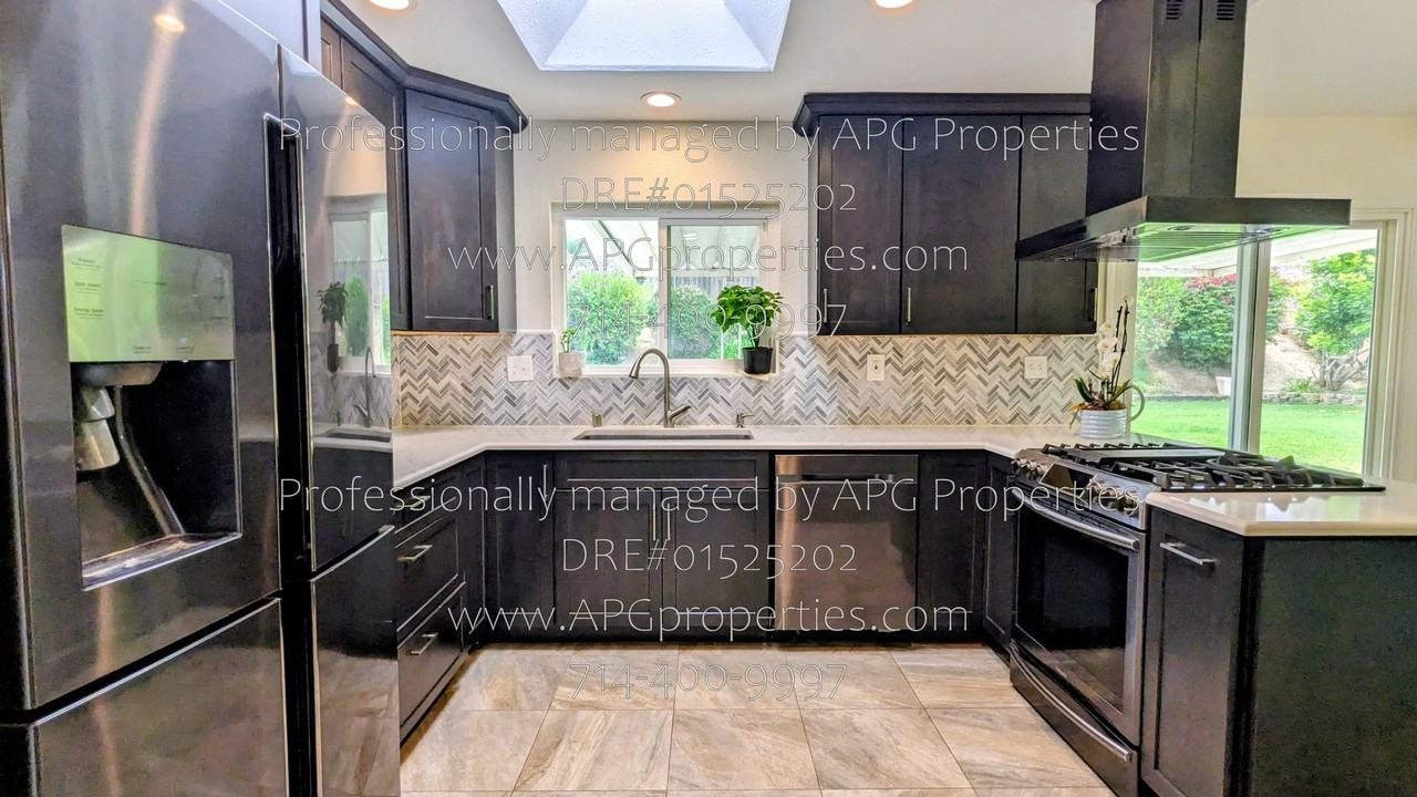 15068 Mountain Spring St - Photo 6 of 35