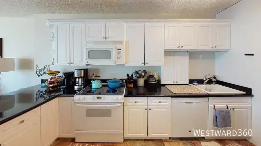2754 N Hampden Ct #605 - Photo 5 of 15