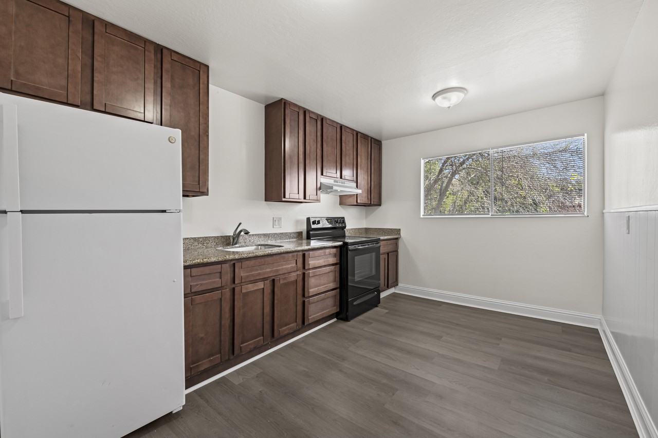 795 Sycamore Ave - Photo 5 of 25