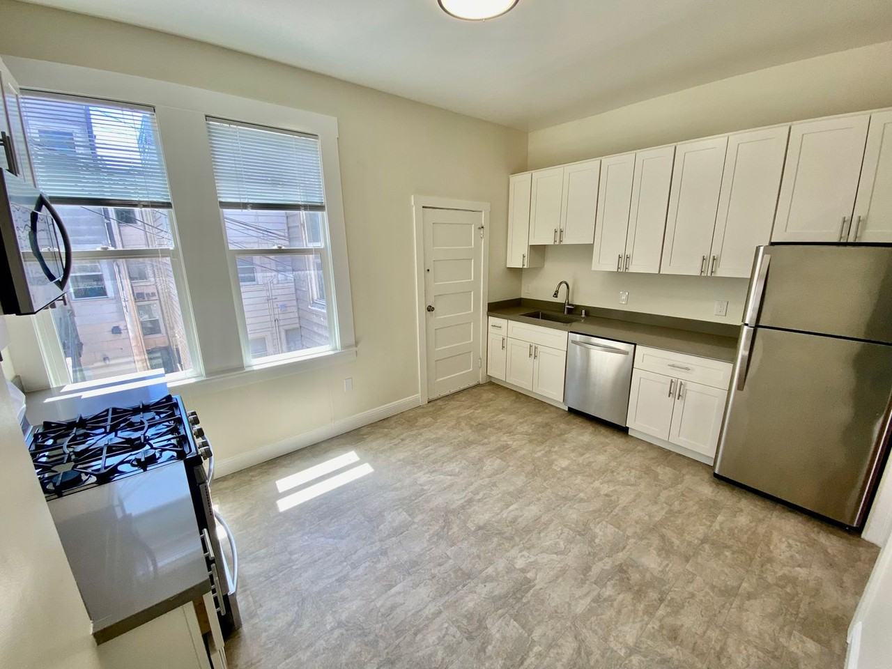 1081 Natoma St - Photo 4 of 17