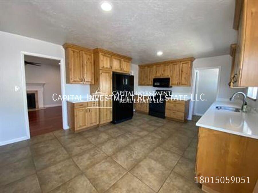 2626 S 1700 E - Photo 4 of 20
