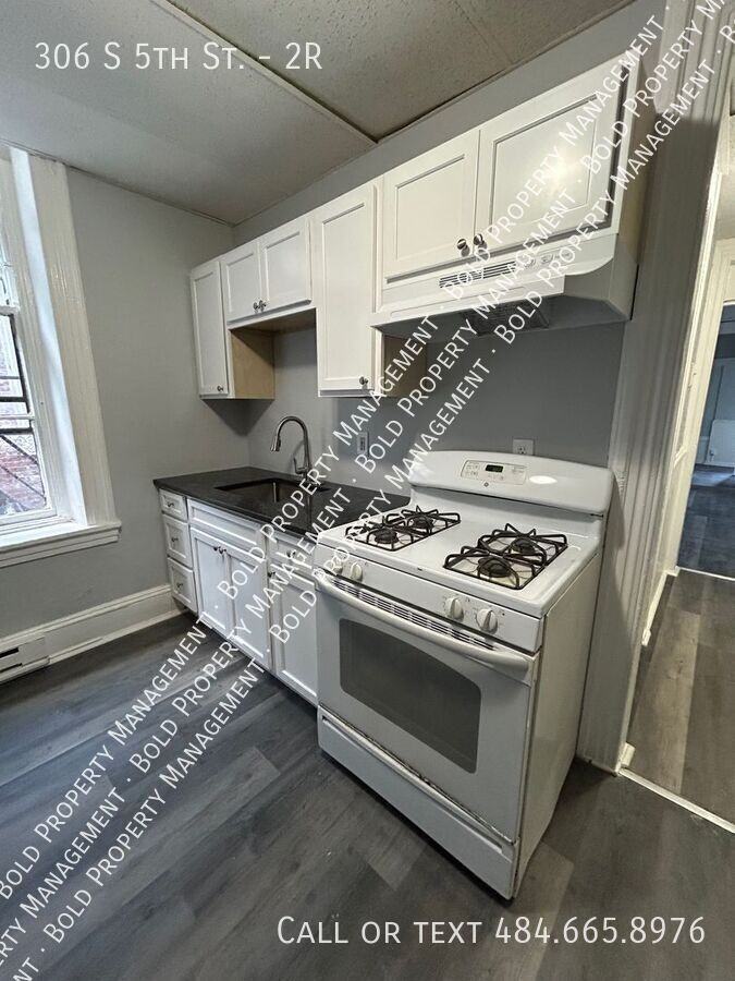 306 S 5th St #2R - Photo 2 of 8