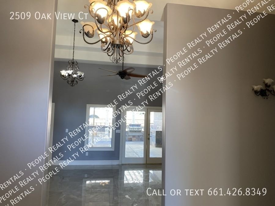 2509 Oak View Ct - Photo 2 of 45